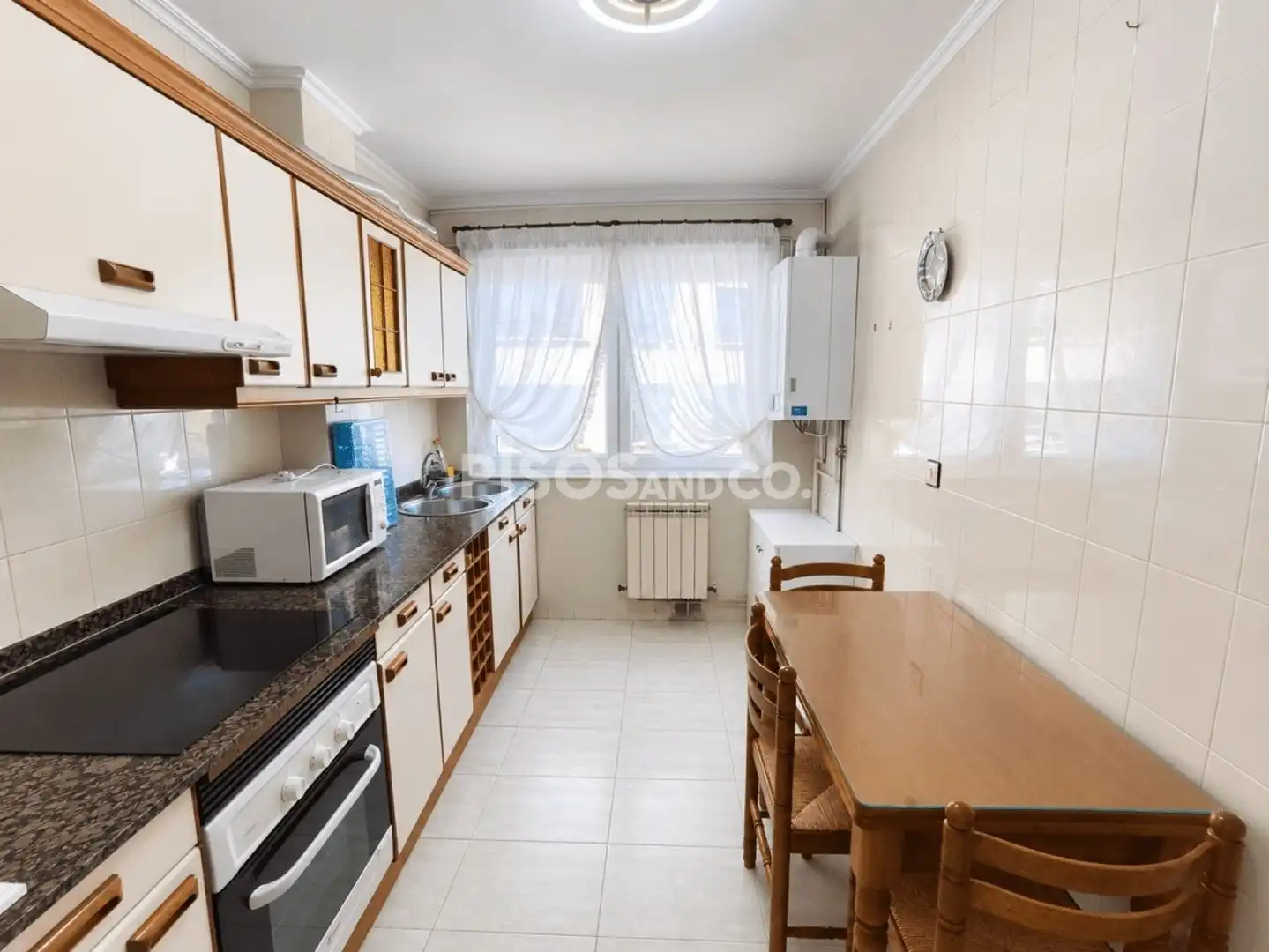 Küche von Wohnung zur Miete in A Coruña Capital  mit Heizung und Möbliert
