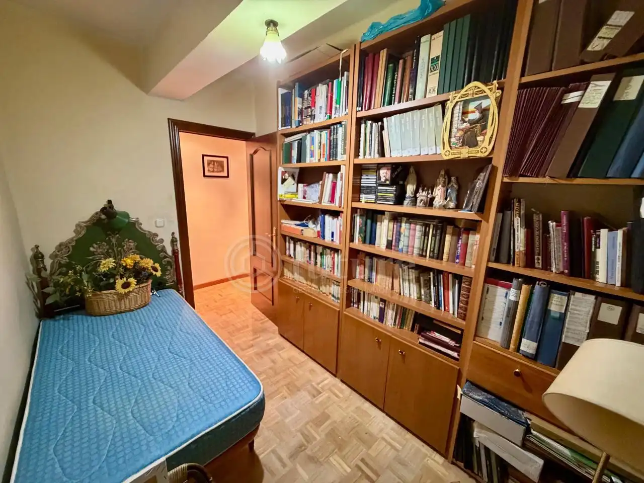 Sala d'estar de Pis en venda en Salamanca amb Calefacció, Parquet i Moblat