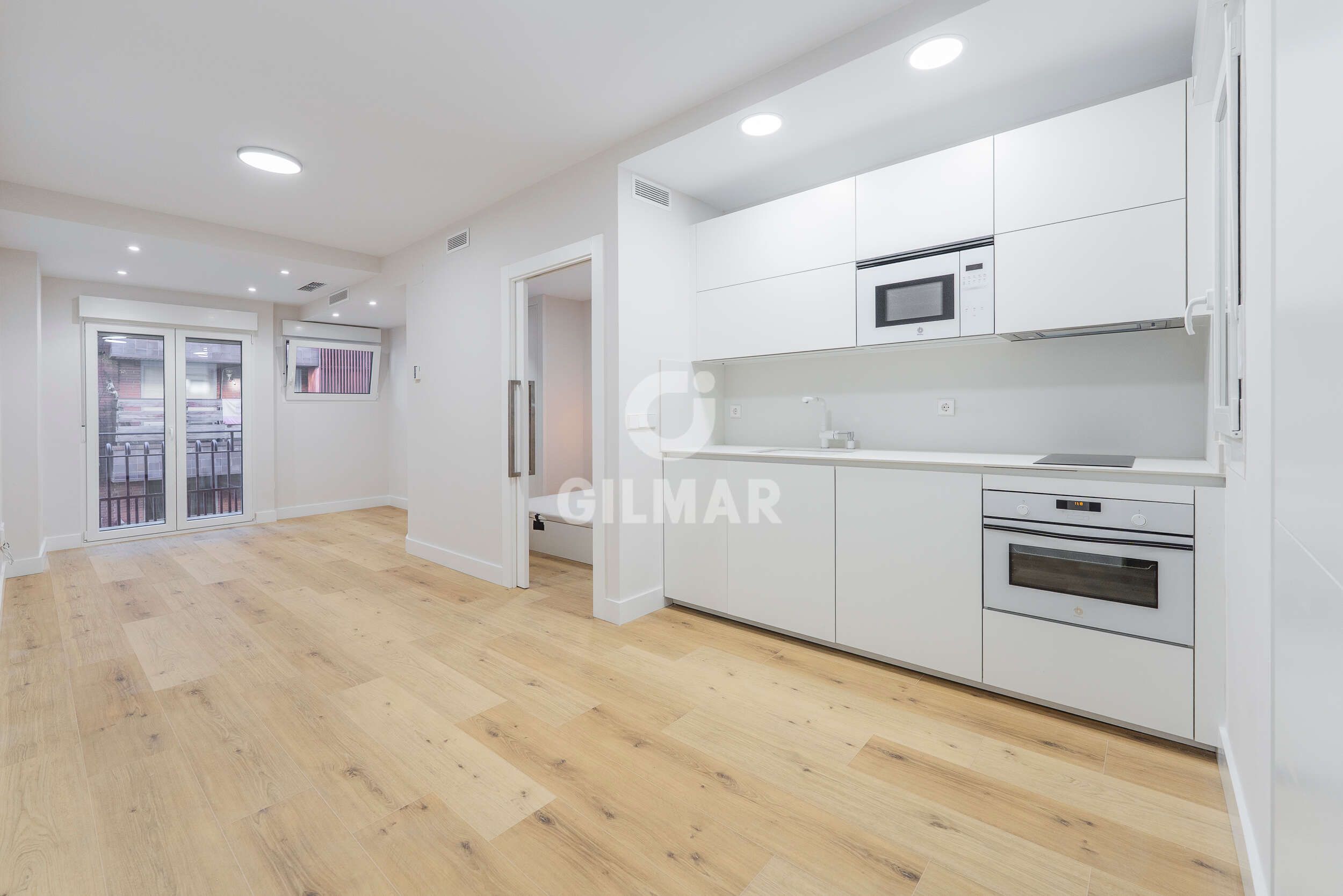 Cuina de Pis en venda en  Madrid Capital amb Calefacció, Piscina i Moblat