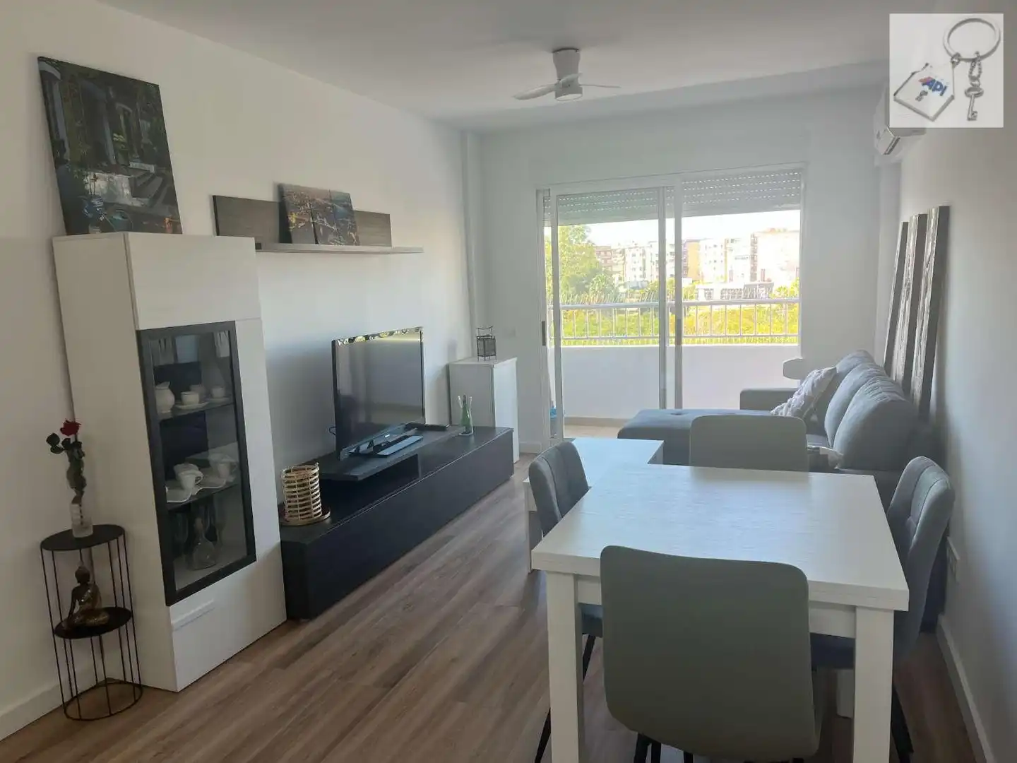 Sala de estar de Apartamento de alquiler en Torrevieja con Aire acondicionado, Calefacción y Terraza