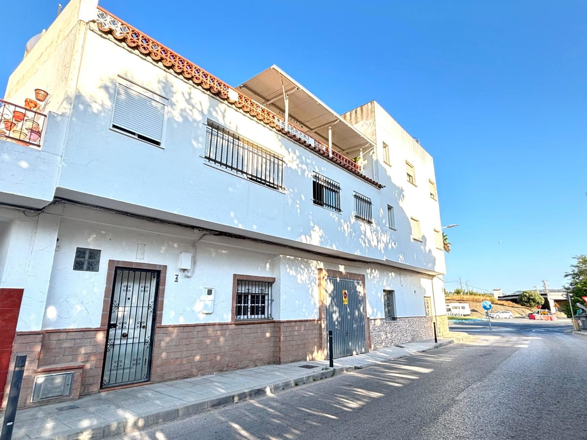 Exterior view of Single-family semi-detached for sale in Algeciras