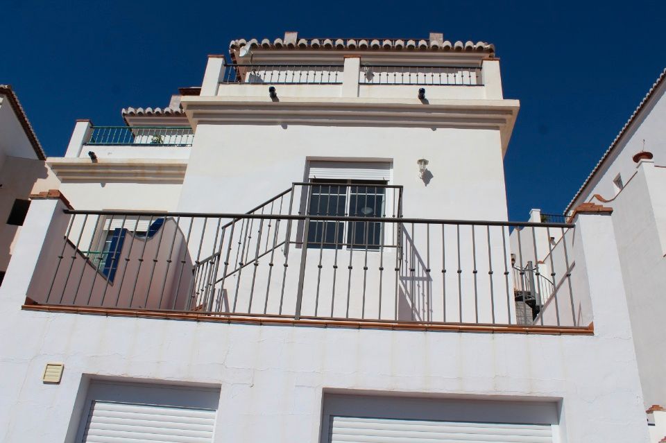 Vista exterior de Casa o chalet en venta en Frigiliana con Aire acondicionado, Calefacción y Terraza