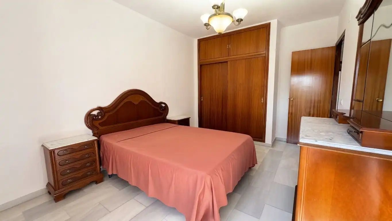 Dormitori de Pis en venda en Fuengirola amb Terrassa, Traster i Moblat