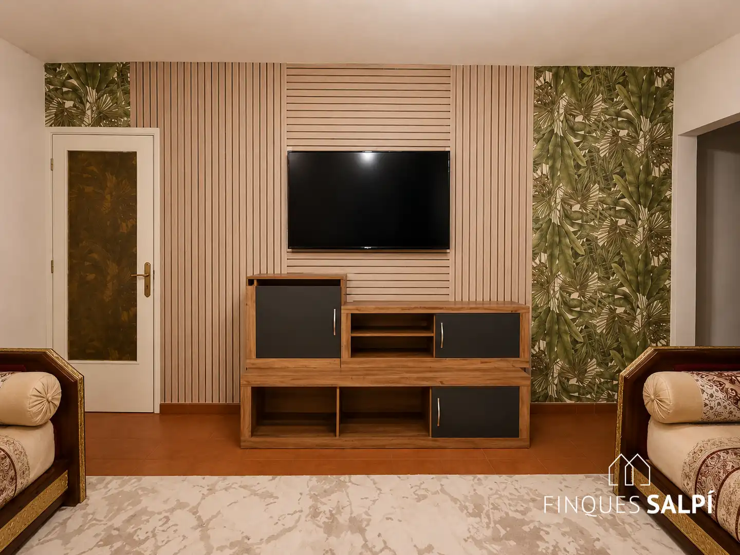 Living room of Flat for sale in Figueres  with Furnished