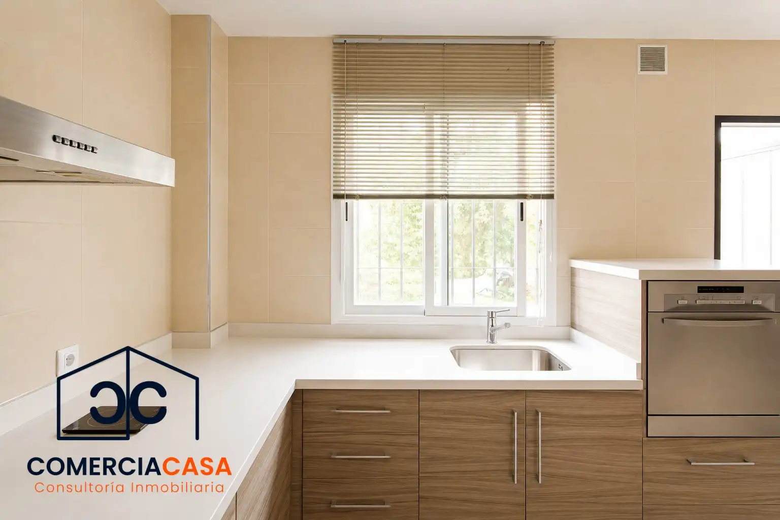 Cocina de Casa o chalet en venta en Jun con Calefacción, Trastero y Piscina