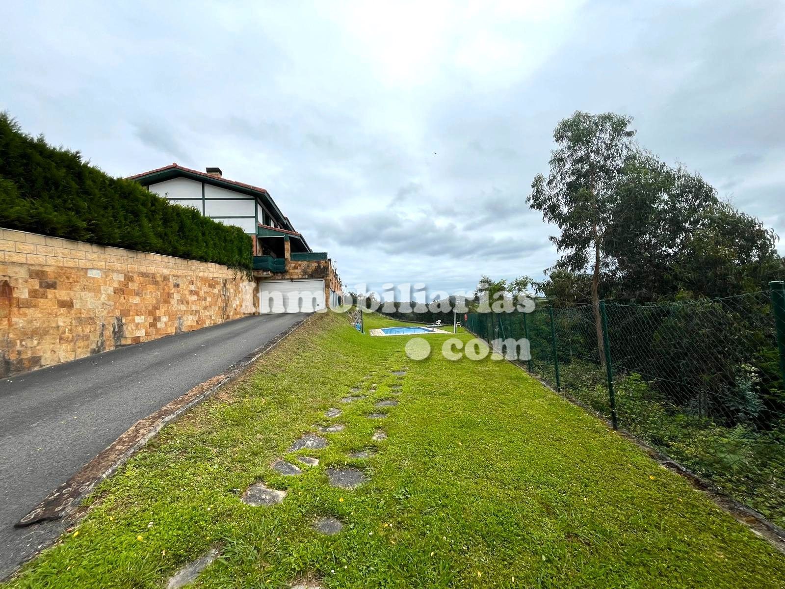 Single-family semi-detached for sale in Castro-Urdiales  with Heating, Private garden and Terrace