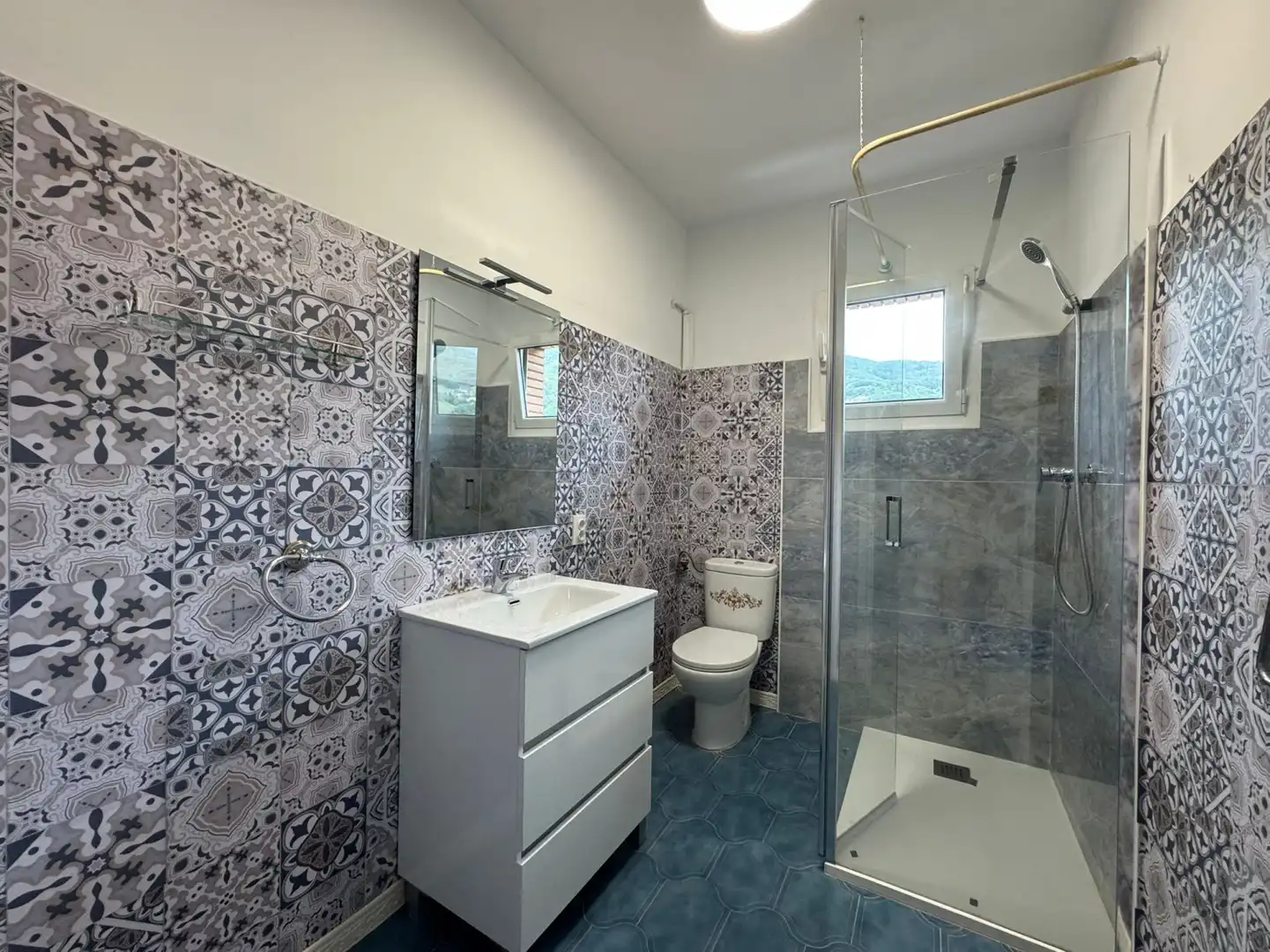 Bathroom of Flat for sale in Aller  with Storage room