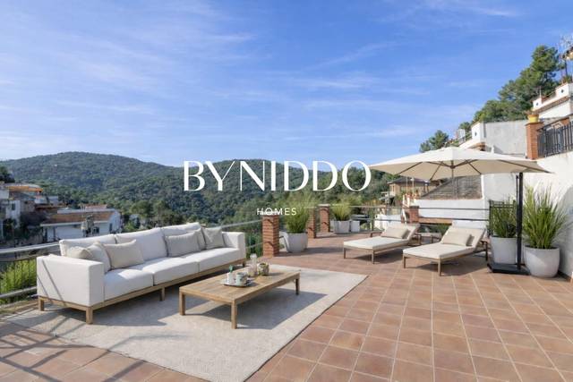 Casa-chalet en Venta en Carrer MARIA ANTONIA en Les Planes