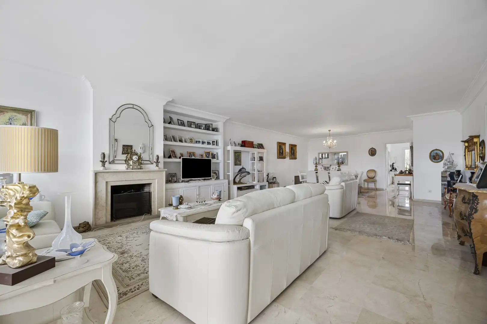 Living room of Apartments for sale in Marbella  with Air Conditioner, Terrace and Swimming Pool