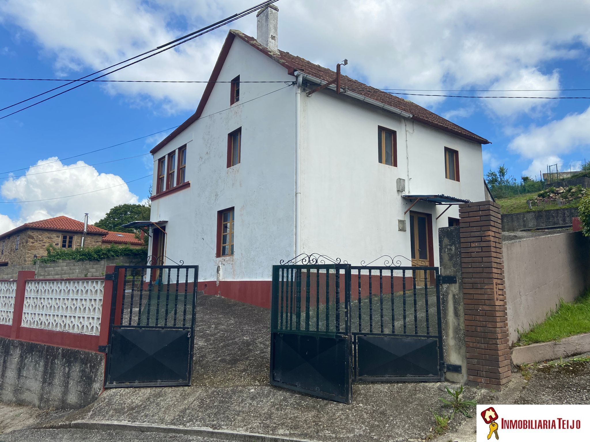 Vista exterior de Casa o xalet en venda en Narón amb Jardí privat i Traster