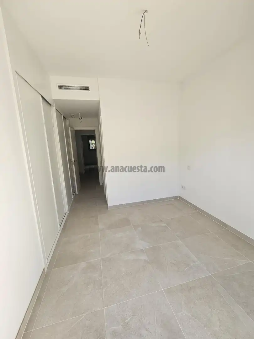 Habitación de Apartamento en venta en Estepona con Aire acondicionado, Terraza y Piscina comunitaria