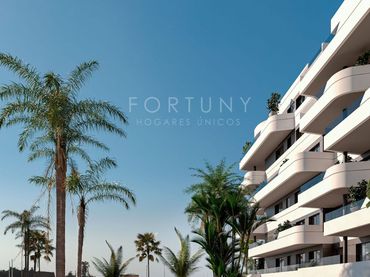 Flat with pool for sale in Avenida Gerald Brenan 4
