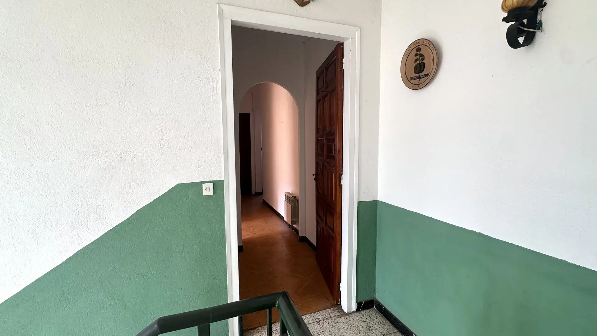 Einfamilien-Reihenhaus zum Verkauf in Sant Joan Les Fonts mit Heizung, Terrasse und Ofen