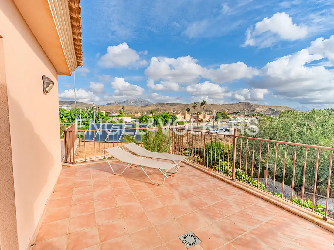 Terraza de Casa o chalet en venta en El Campello con Aire acondicionado, Calefacción y Jardín privado