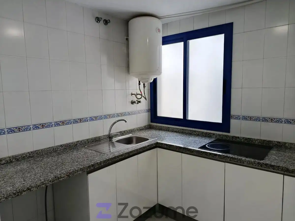 Küche von Wohnung zur Miete in  Sevilla Capital mit Privatgarten, Schwimmbad und Ofen