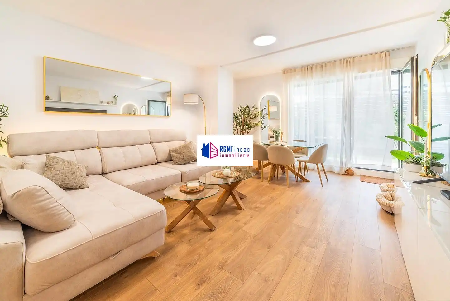Sala de estar de Piso en venta en Sevilla con Aire acondicionado, Calefacción y Jardín privado