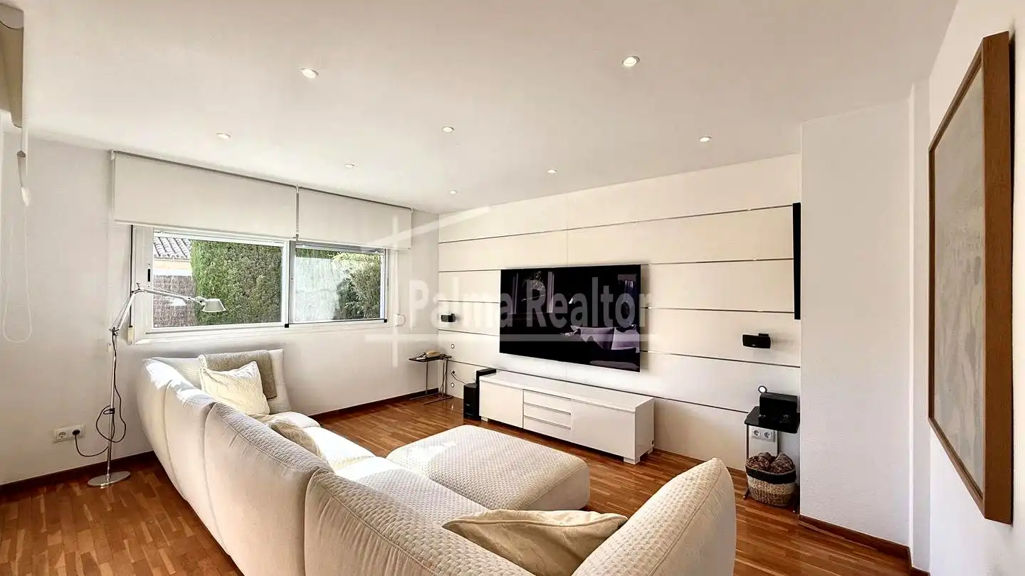 Sala d'estar de Dúplex en venda en  Palma de Mallorca amb Aire condicionat, Calefacció i Jardí privat