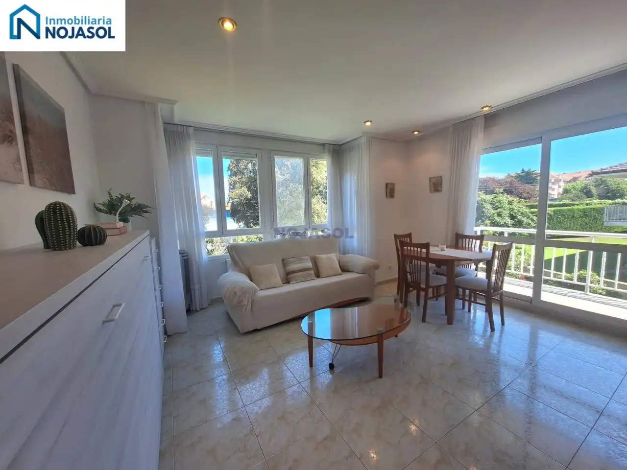 Sala de estar de Apartamento de alquiler en Noja con Calefacción, Terraza y Amueblado