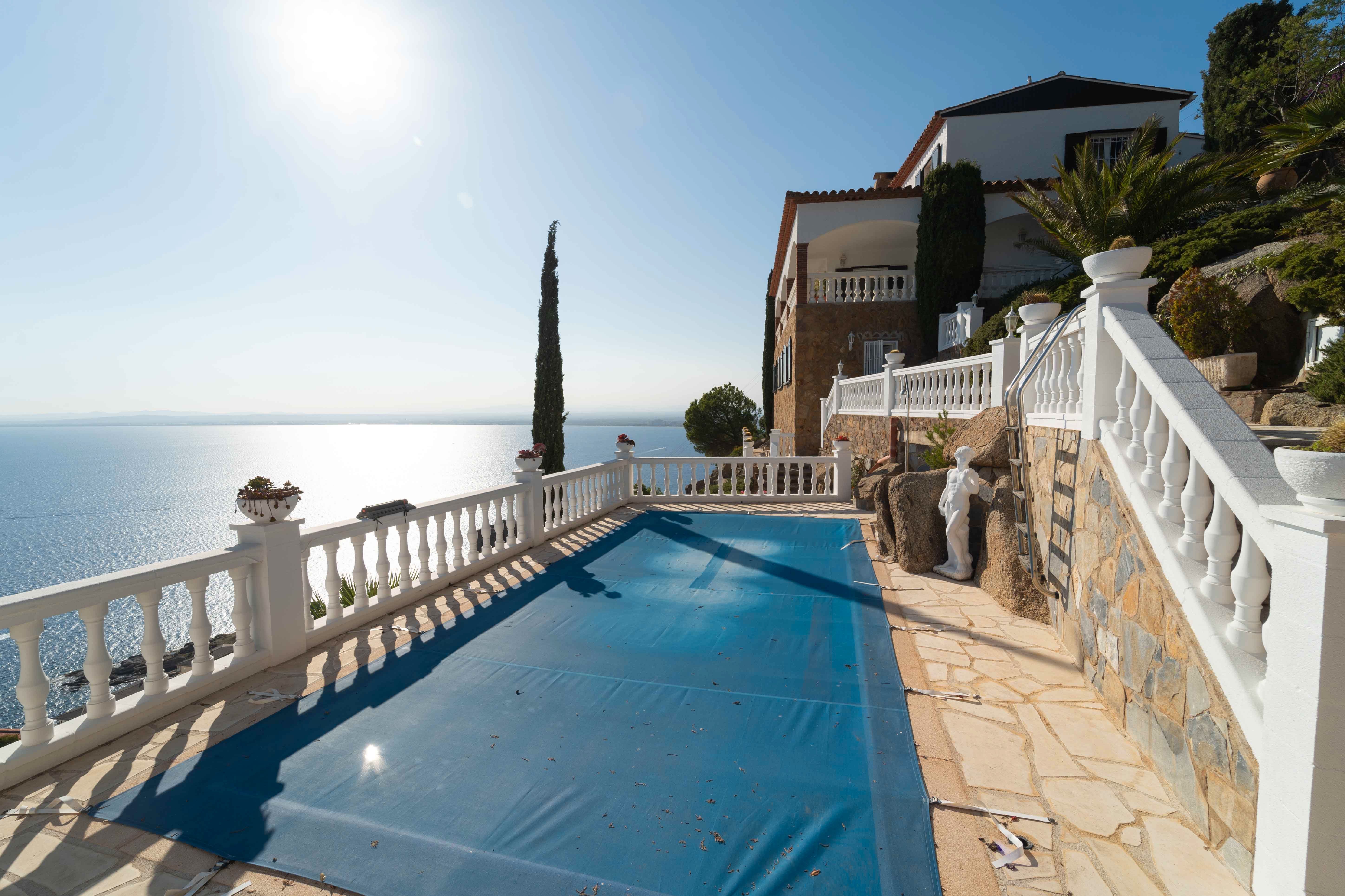 Swimming pool of House or chalet for sale in Roses  with Air Conditioner, Heating and Private garden