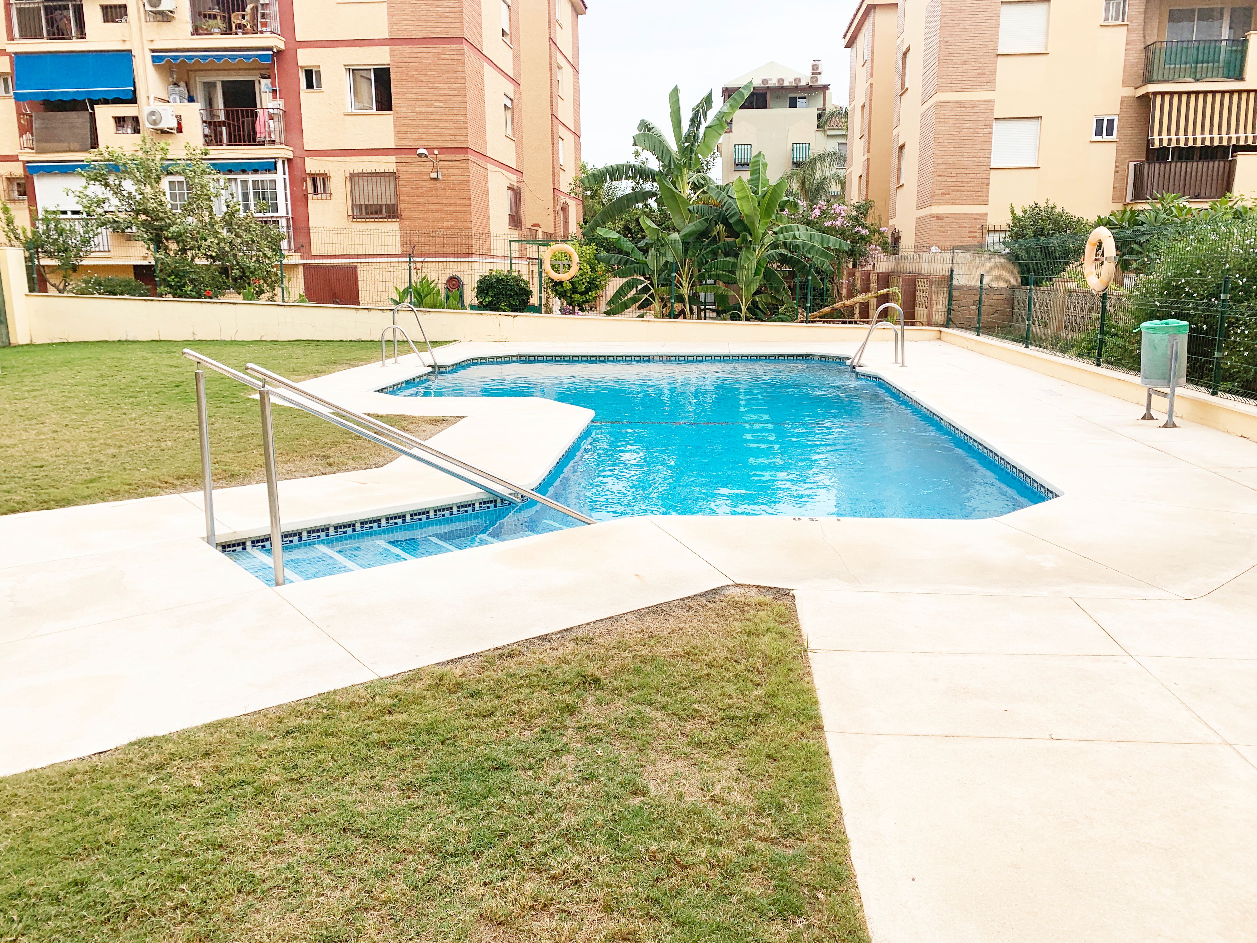 Piscina de Pis en venda en Rincón de la Victoria amb Jardí privat, Terrassa i Traster