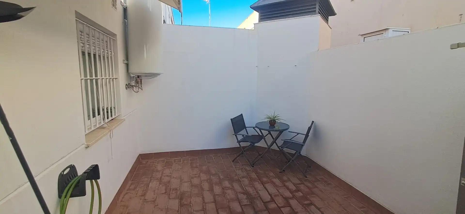 Terrasse von Einfamilien-Reihenhaus zum Verkauf in Utrera mit Klimaanlage und Abstellraum