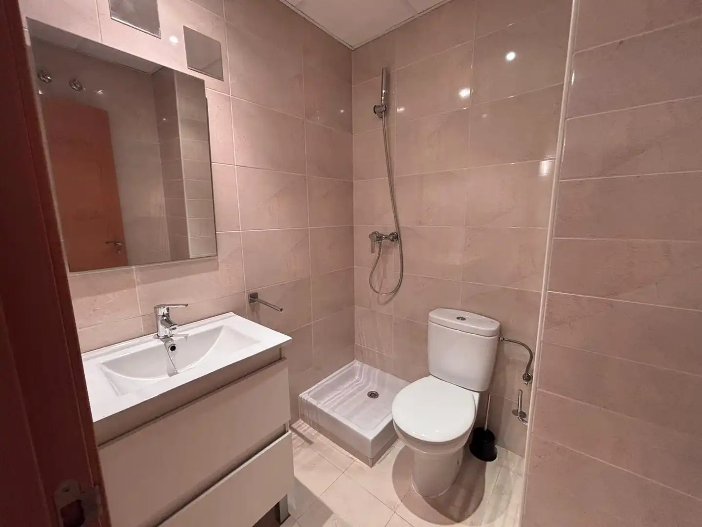 Bathroom of Flat for rent in Burjassot  with Air Conditioner and Furnished