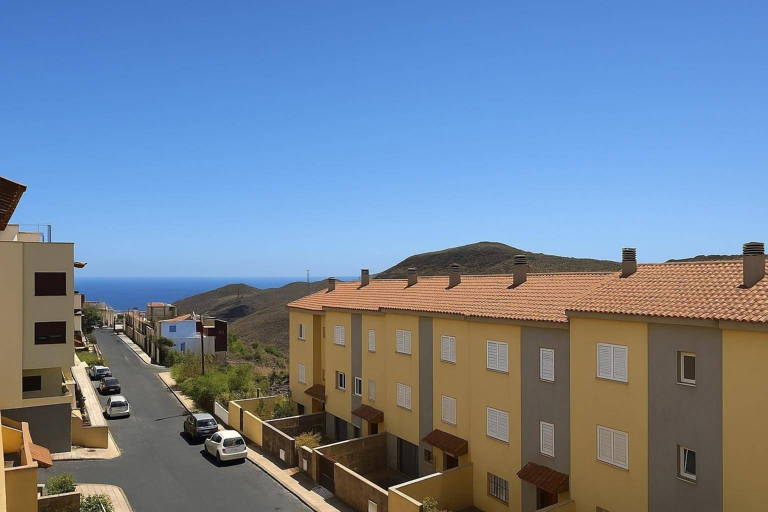 Vista exterior de Casa adosada en venda en Las Palmas de Gran Canaria amb Aire condicionat, Jardí privat i Terrassa