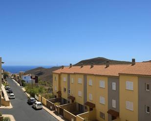 Vista exterior de Casa adosada en venda en Las Palmas de Gran Canaria amb Aire condicionat, Jardí privat i Terrassa