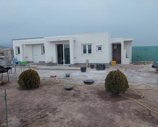 Vista exterior de Casa o xalet en venda en Monforte del Cid amb Jardí privat, Moblat i Forn