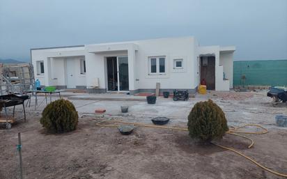 Vista exterior de Casa o xalet en venda en Monforte del Cid amb Jardí privat, Moblat i Forn