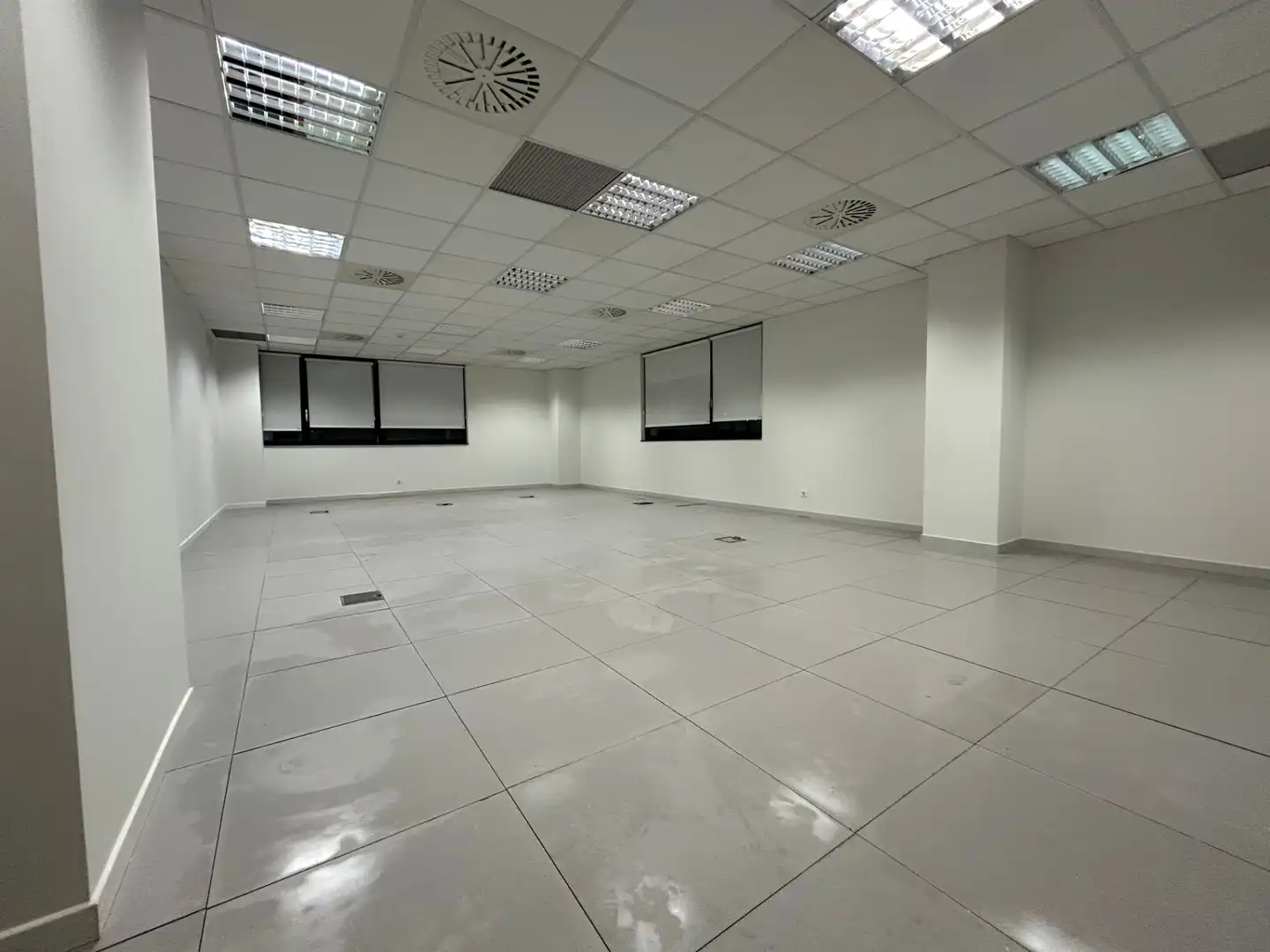 Office space with lift to rent in Polígono Parque Empresarial la Muga 3A