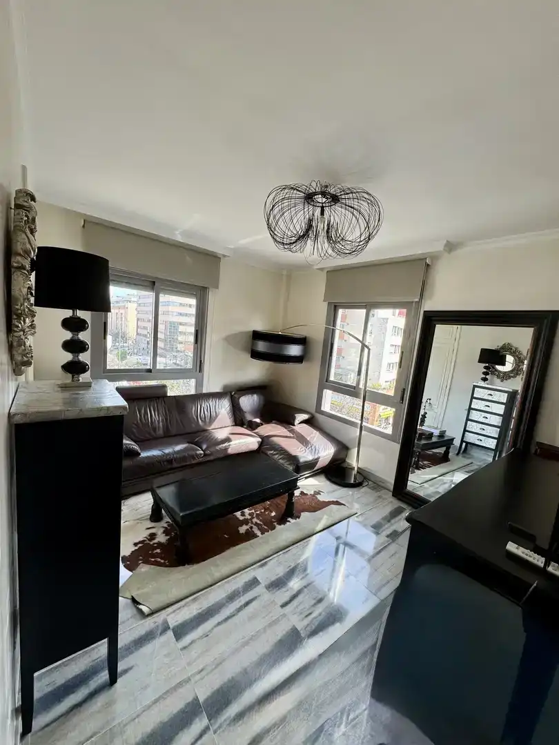 Wohnzimmer von Wohnung zur Miete in  Sevilla Capital mit Klimaanlage, Schwimmbad und Balkon