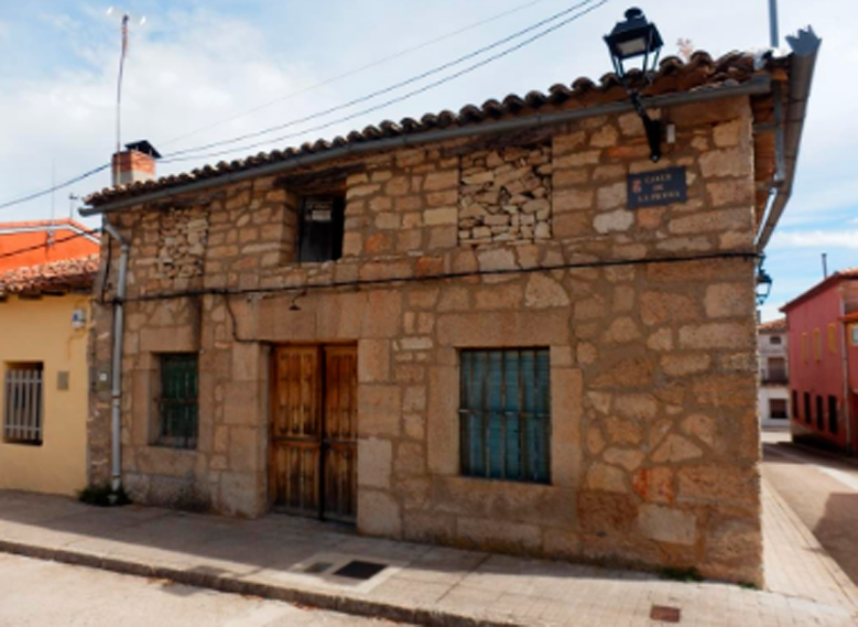 Vista exterior de Casa adosada en venda en Tamajón