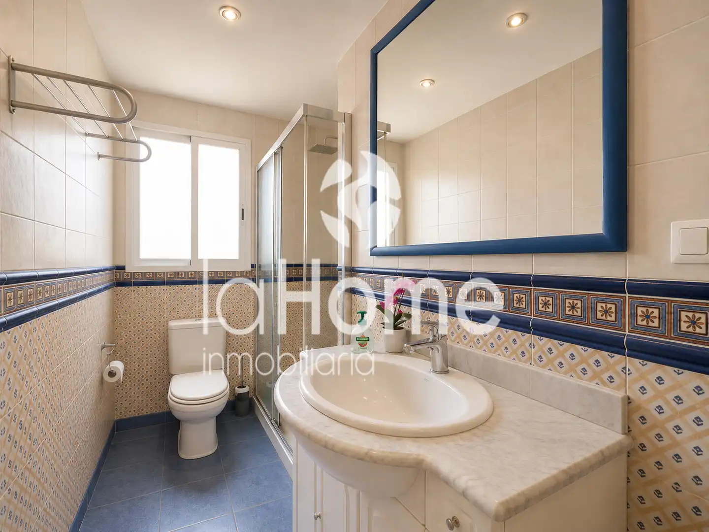 Bathroom of Detached homes for rent in La Pobla de Vallbona  with Air Conditioner, Heating and Private garden