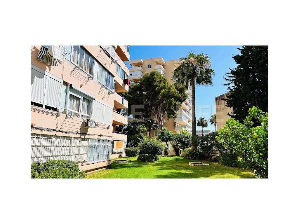 Vista exterior de Estudi en venda en Benalmádena amb Jardí privat i Piscina comunitària