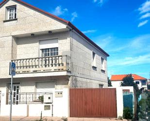 Vista exterior de Casa o xalet en venda en Cangas  amb Calefacció