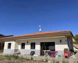 Vista exterior de Casa o xalet en venda en Frías amb Calefacció, Jardí privat i Terrassa