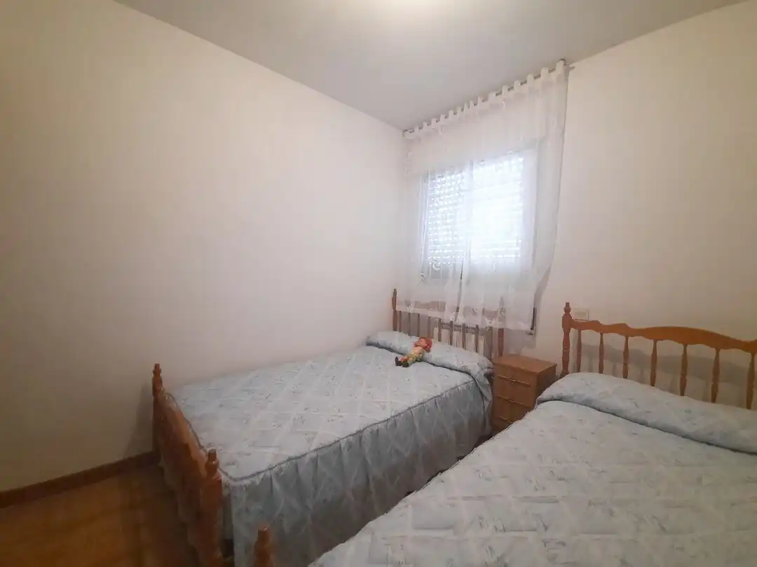 Habitación de Casa adosada en venta en Escalona con Aire acondicionado, Calefacción y Jardín privado