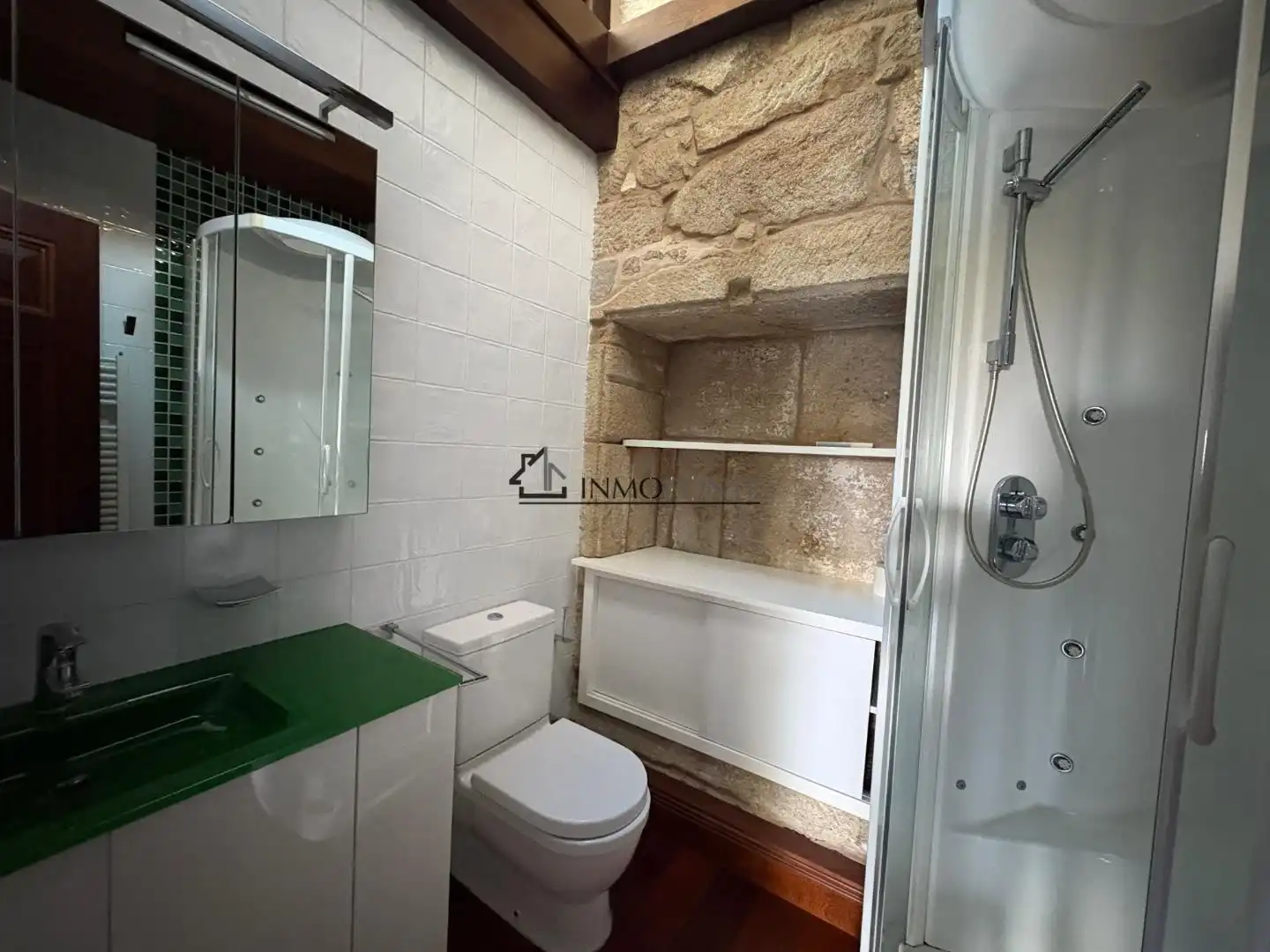 Bany de Casa o xalet en venda en Pontevedra Capital  amb Jardí privat
