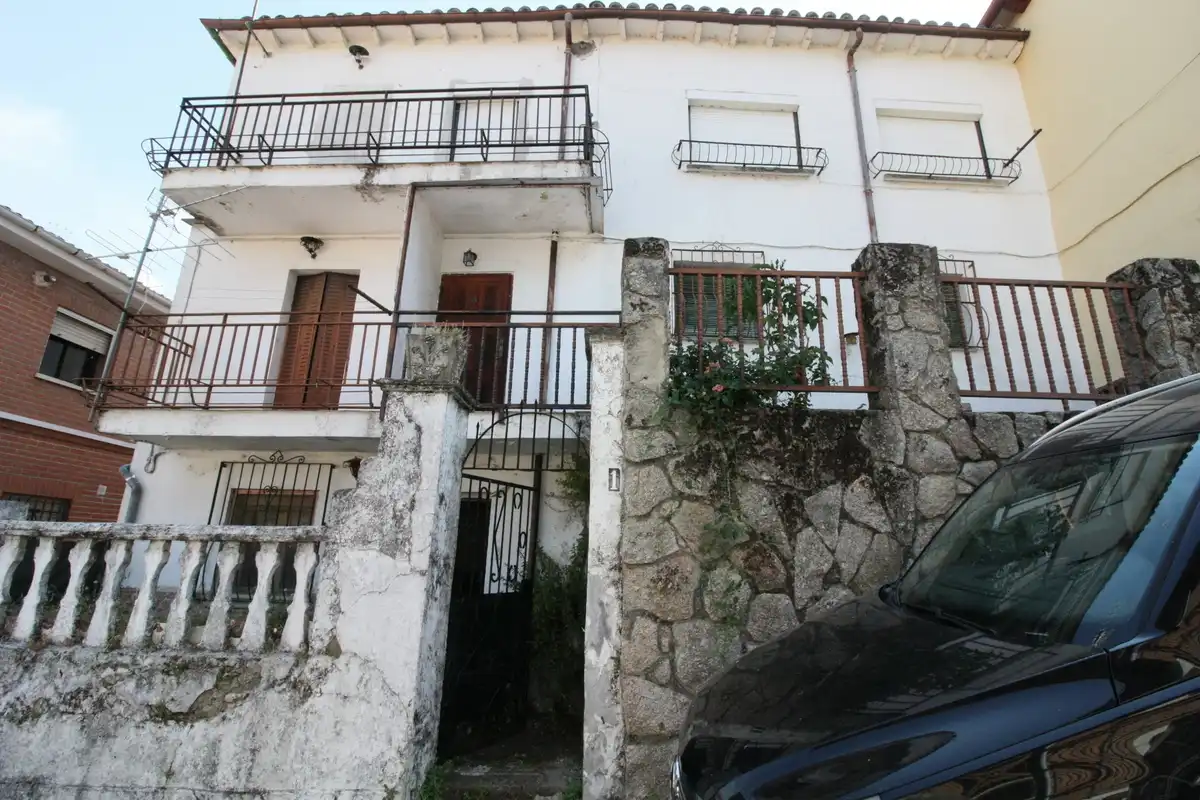Vista exterior de Piso en venta en Arenas de San Pedro con Balcón