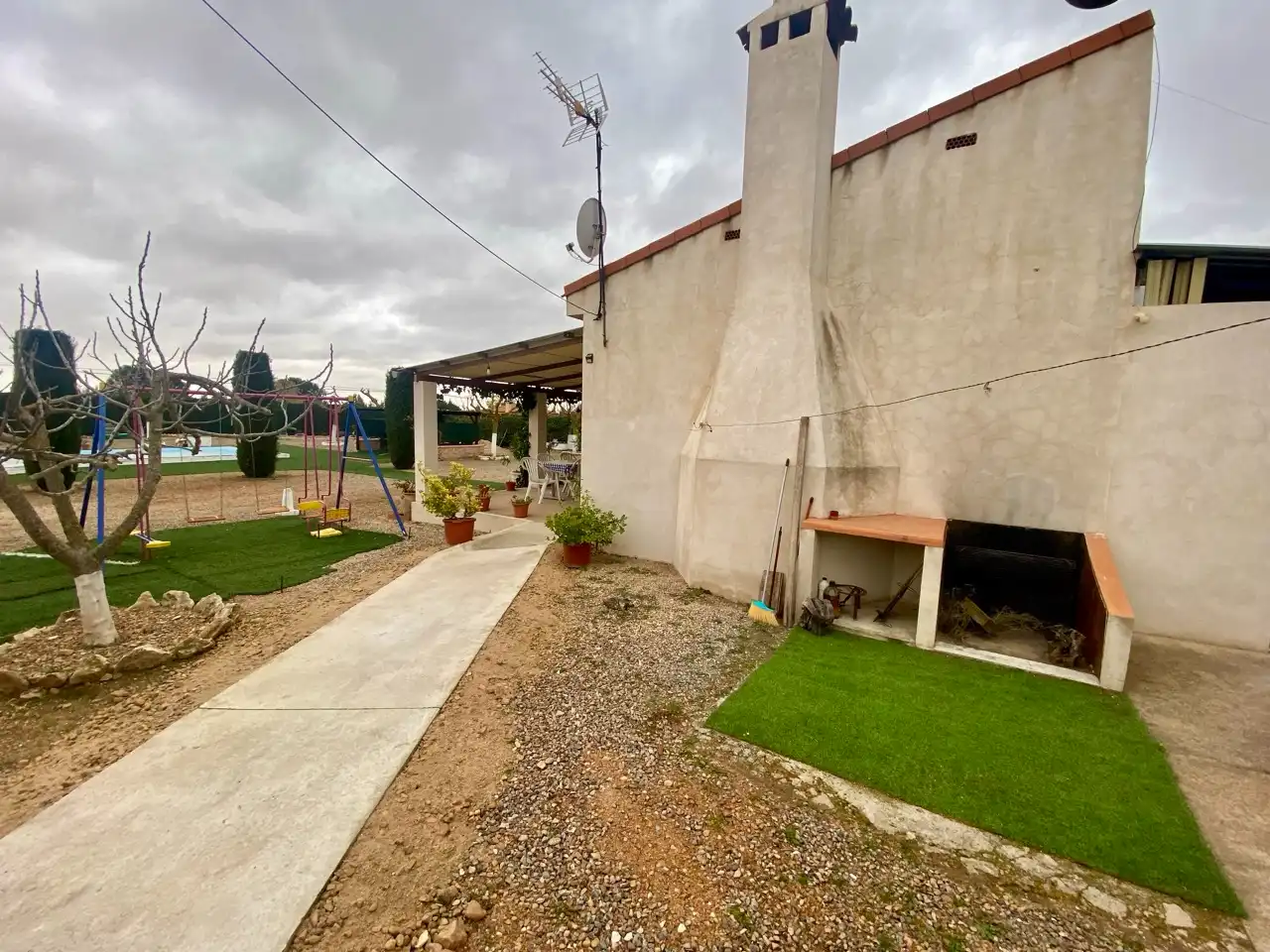 Vista exterior de Casa o chalet en venta en Villarrubia de los Ojos con Aire acondicionado, Calefacción y Jardín privado