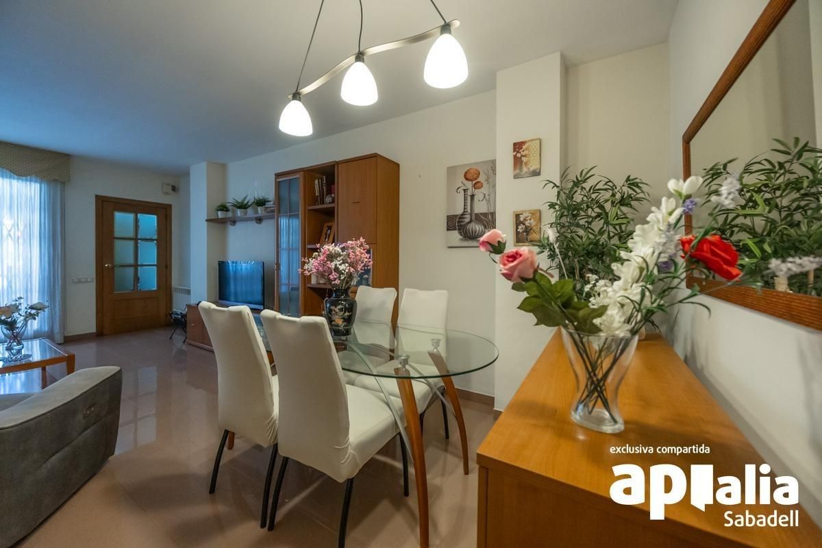 Dining room of Planta baja for sale in Sabadell