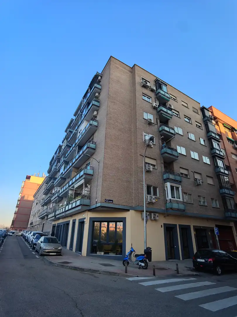 Vista exterior de Piso de alquiler en Madrid con Amueblado y Se aceptan mascotas