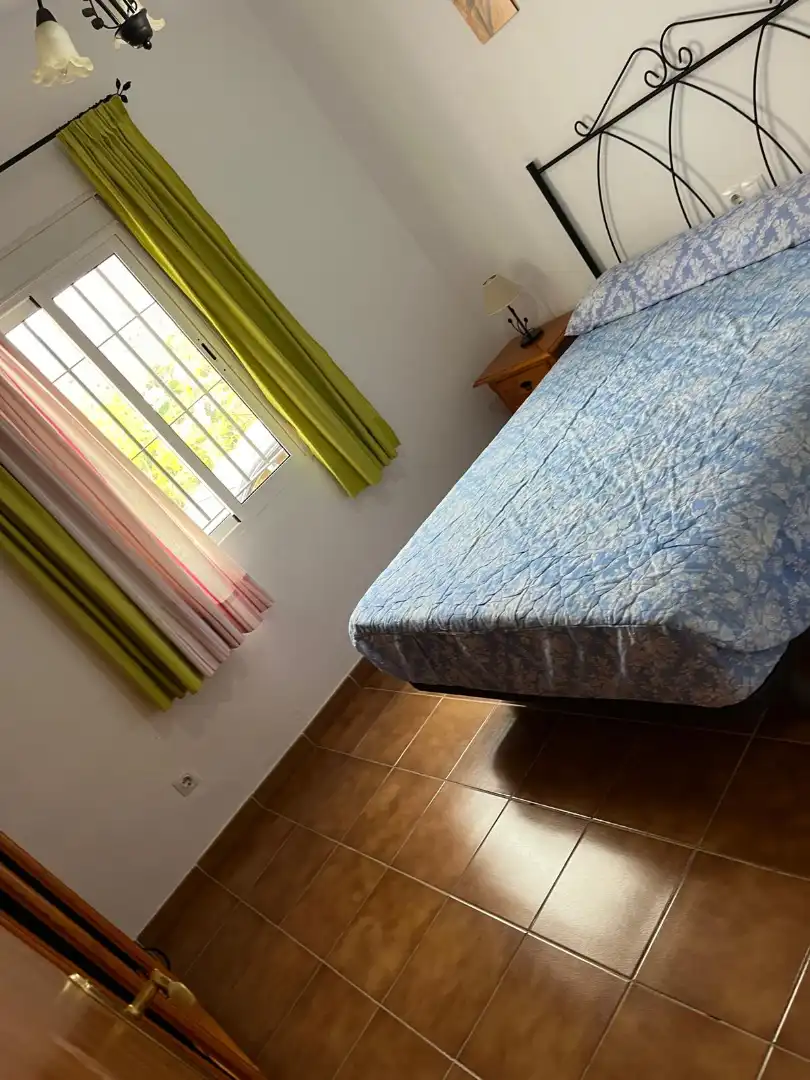 Schlafzimmer von Country house zur Miete in Riogordo mit Privatgarten, Schwimmbad und Möbliert