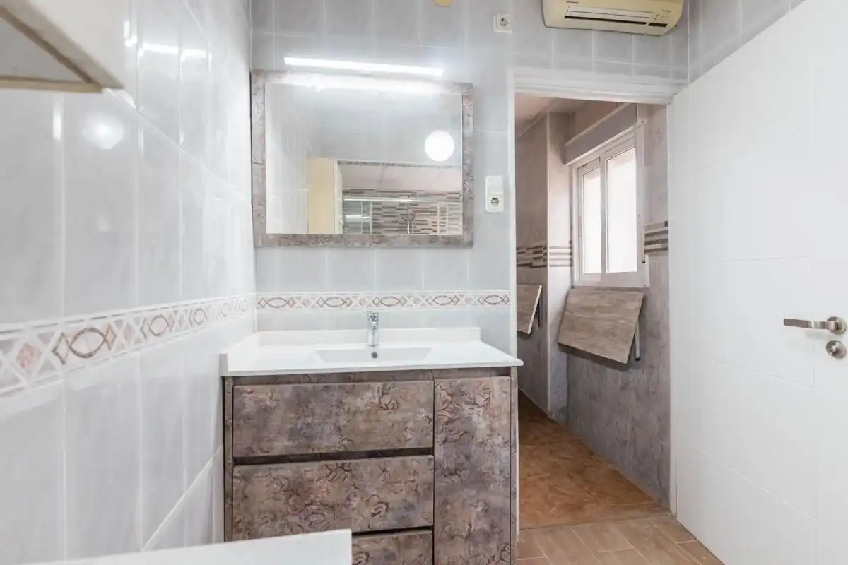Baño de Casa adosada en venta en Murcia con Aire acondicionado, Calefacción y Jardín privado