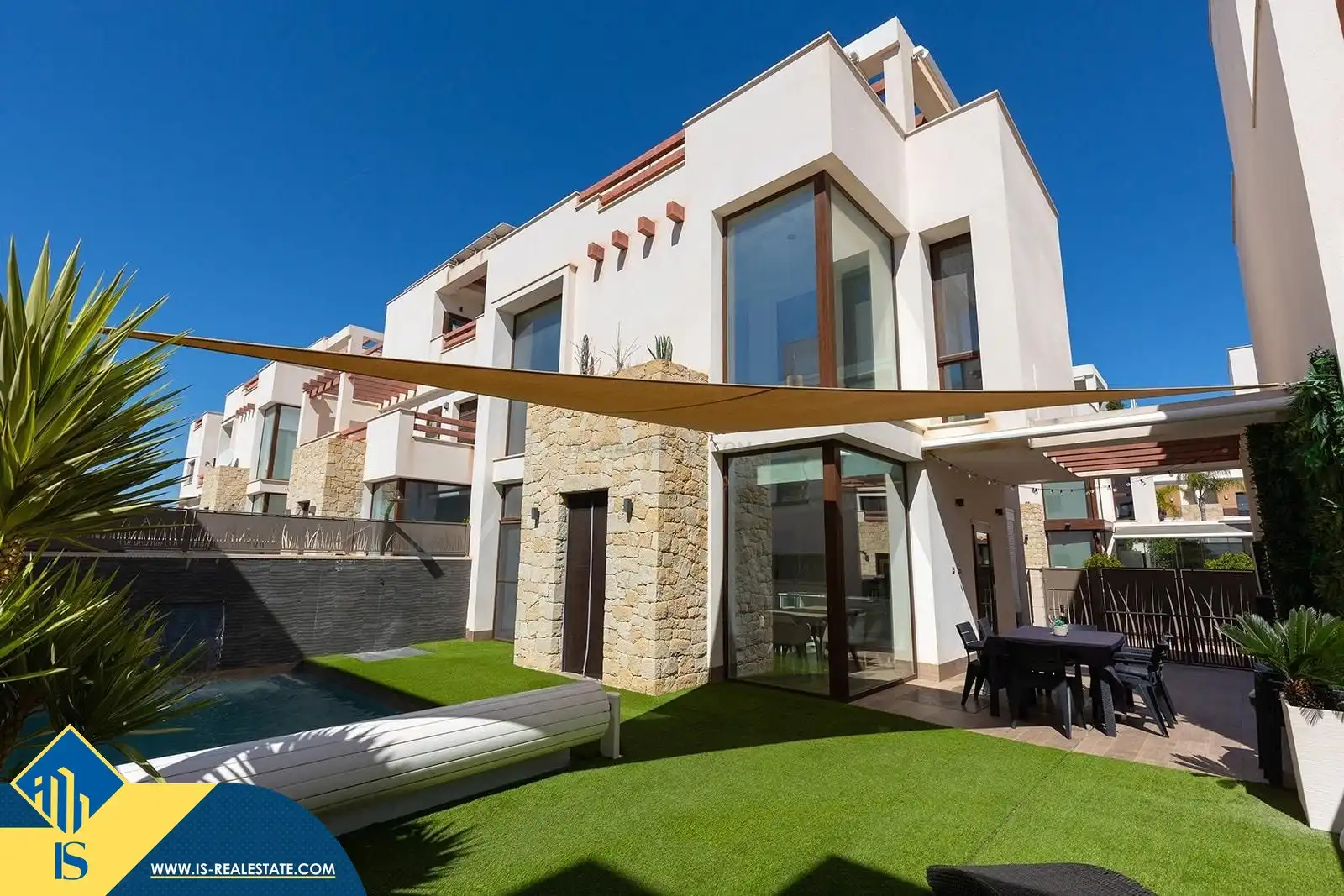 Chalet con piscina en venta en Rojales