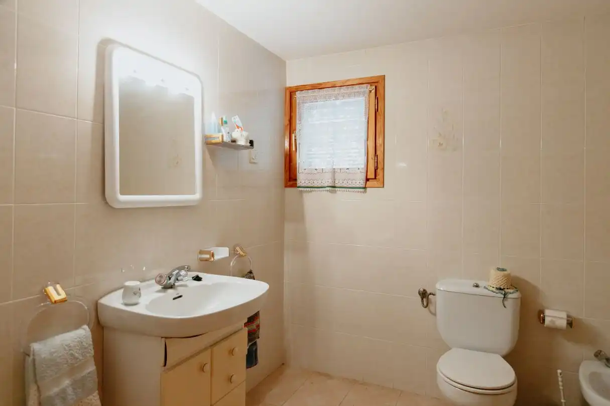 Baño de Casa o chalet en venta en Casbas de Huesca con Calefacción, Jardín privado y Trastero
