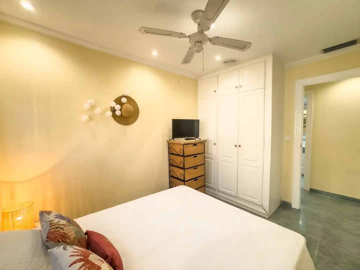 Dormitori de Apartament de lloguer en Santa Pola amb Terrassa, Moblat i Forn