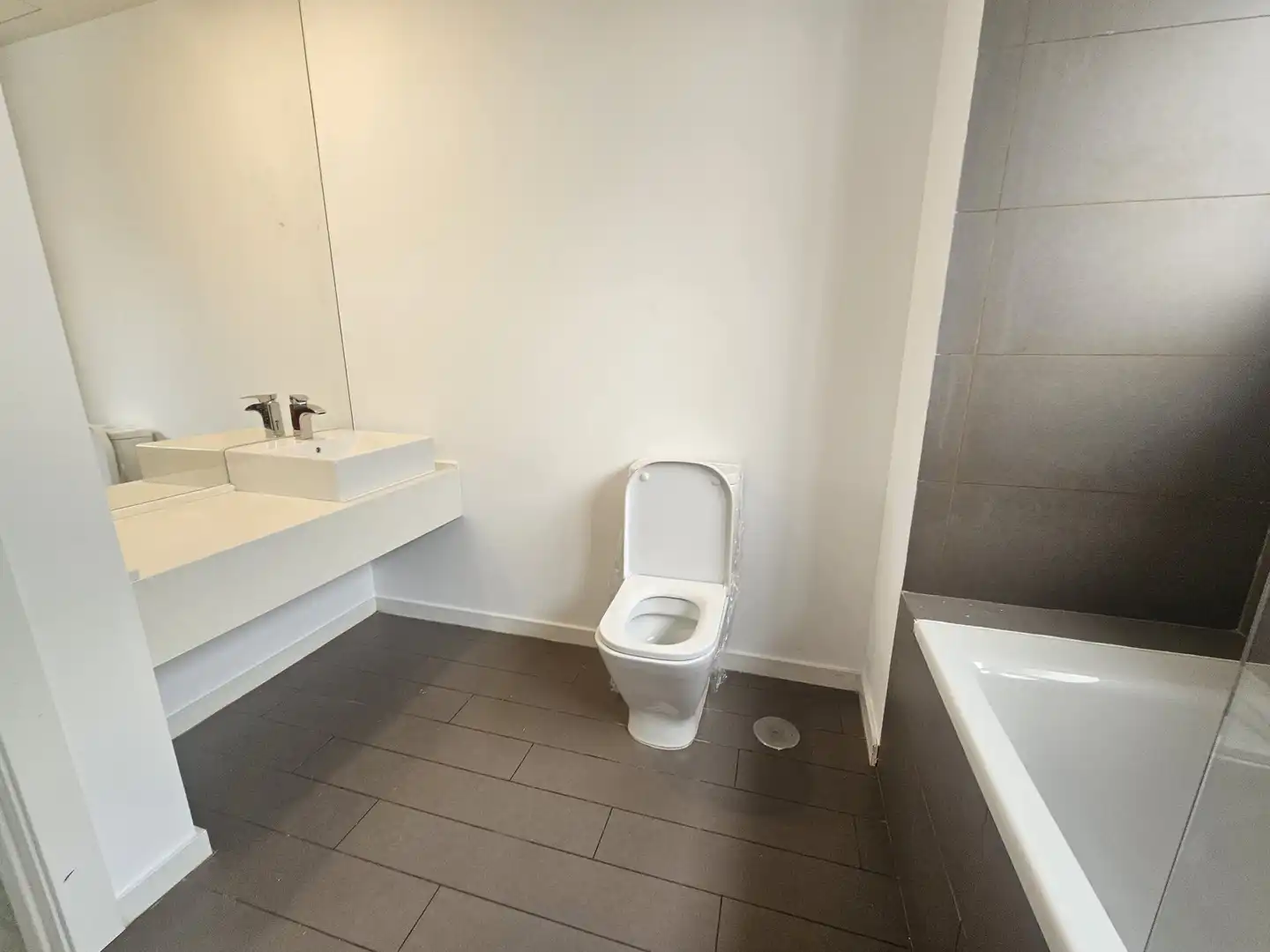 Baño de Casa adosada de alquiler en Estepona con Aire acondicionado, Terraza y Piscina