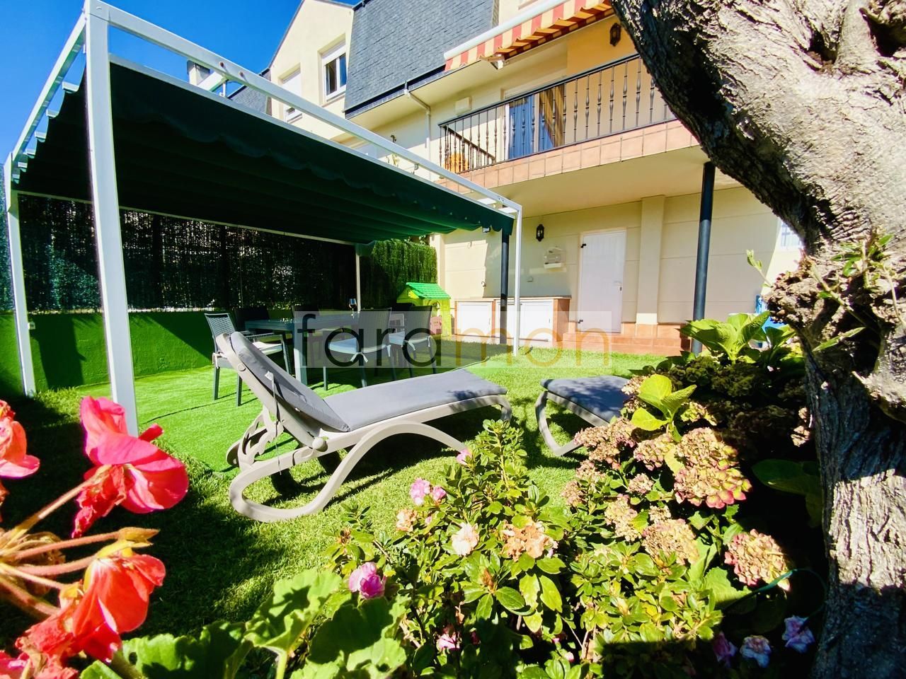 Jardí de Casa o xalet en venda en Vigo  amb Calefacció, Jardí privat i Terrassa